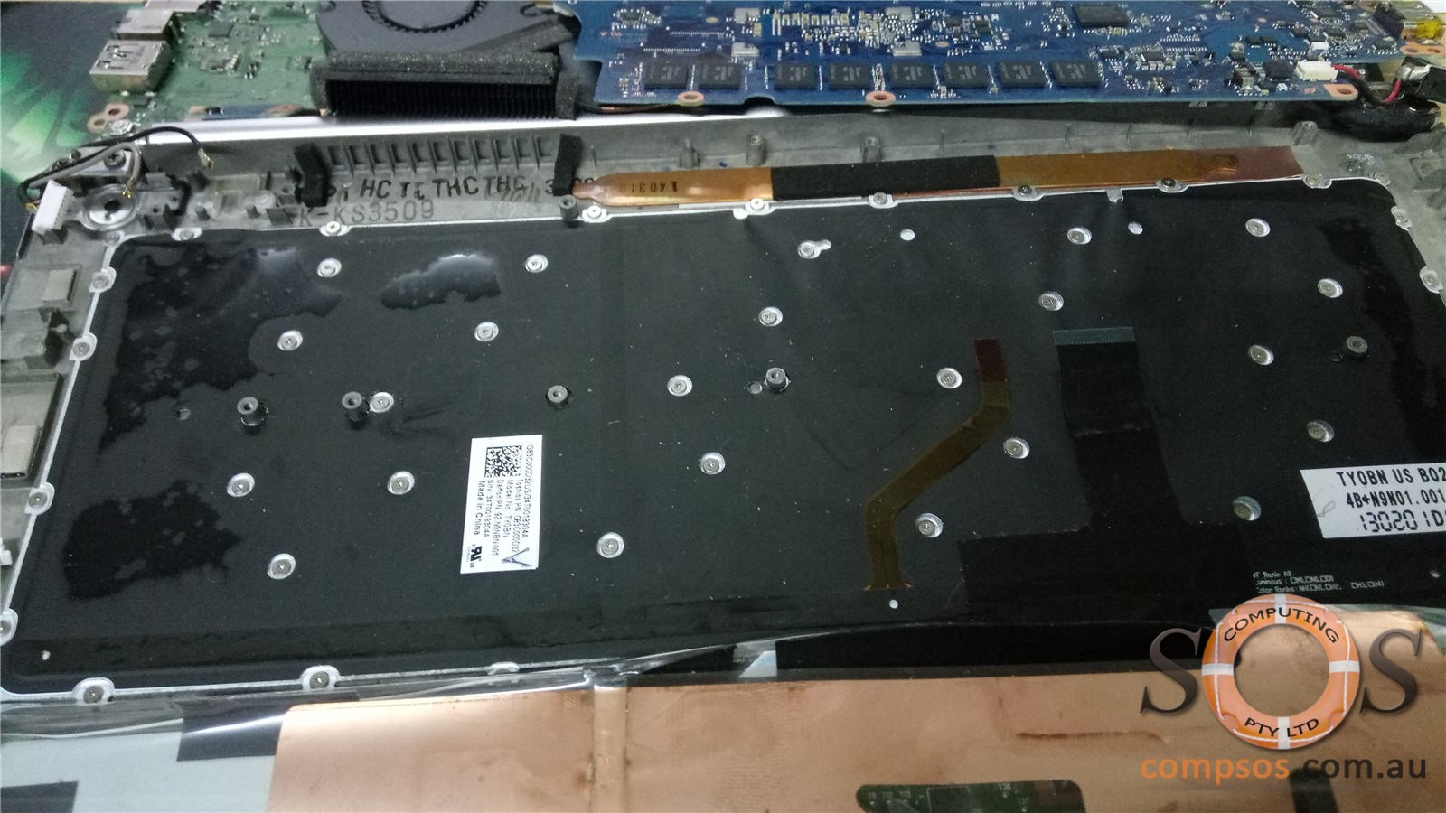 Toshiba Kirabook Touch showing more than 50 holes to secure the keyboard